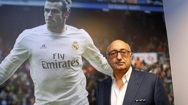 Jonathan Barnett con una fotografía de Gareth Bale (Redes Sociales)