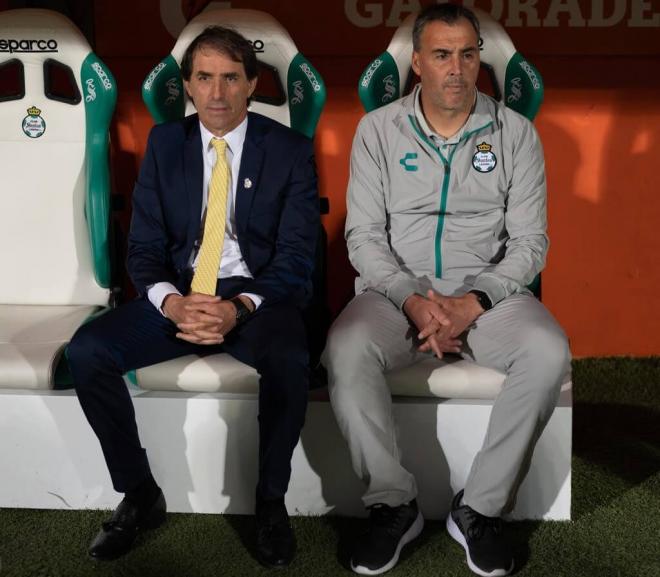 Guillermo Almada, junto a Darwin Quintana en Santos Laguna.
