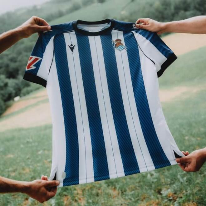 Así es la camiseta local de la Real Sociedad para la 25/26 (Foto: RS).