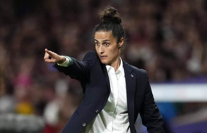 Montse Tomé da indicaciones durante el España-Portugal de la EURO (Foto: Cordon Press).