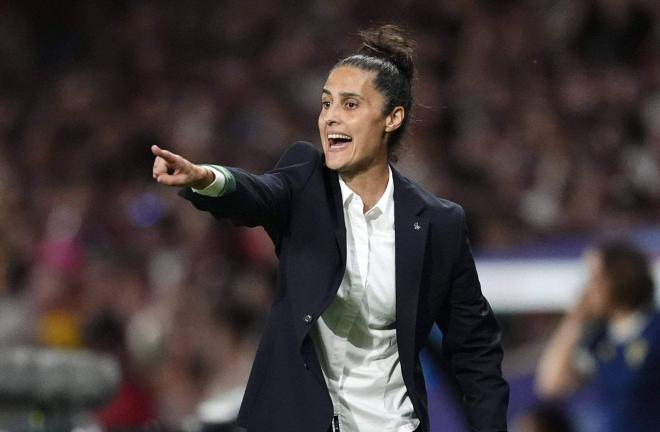 Montse Tomé da indicaciones durante el España-Portugal de la EURO (Foto: Cordon Press).