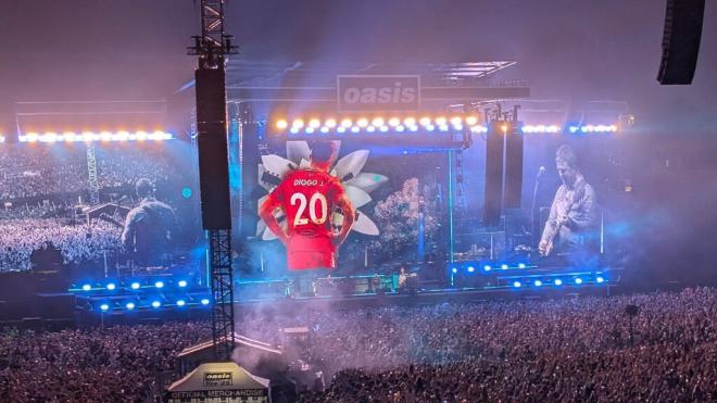 Oasis homenajea a Diogo Jota en su primer concierto ('X' @jacklfcgill)