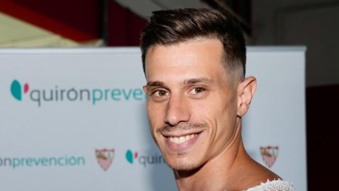 Alfon, pasando reconocimiento médico con el Sevilla (Foto: SFC).