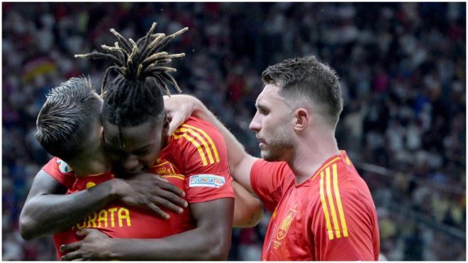 Nico Williams y Aymeric Laporte con España. (Foto: Cordon Press)