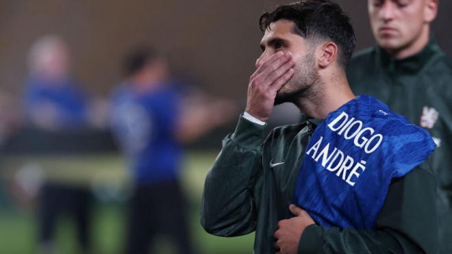 Pedro Neto homenajea a Diogo Jota en la previa del Palmeiras - Chelsea (Foto: X)