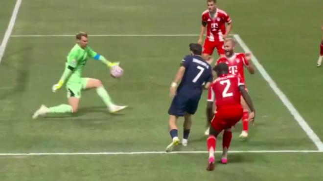 El paradón de Neuer a Kvaratskhelia (DAZN)