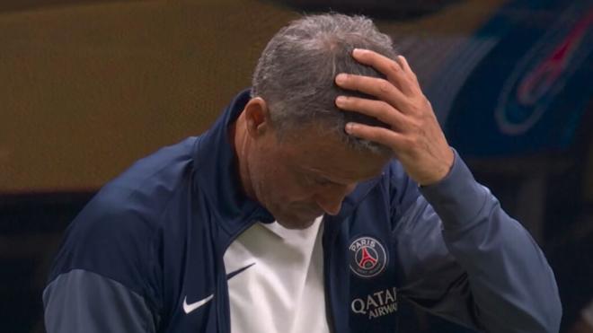 Luis Enrique y su gesto tras la expulsión de Willian Pacho (DAZN)