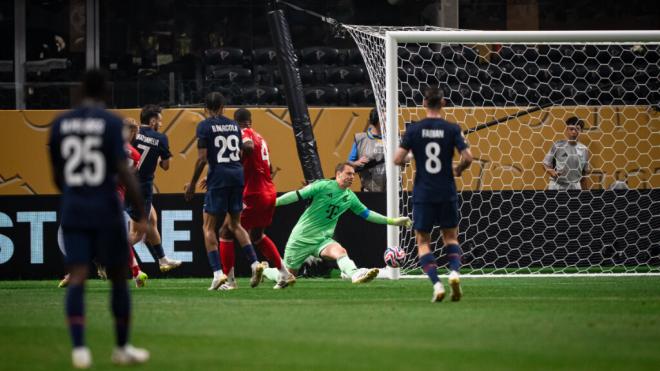Manuel Neuer, ante el PSG (Foto: @FCBayern).