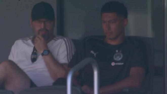 Jobe Bellingham y su padre en el partido ante el Real Madrid (Telecinco)