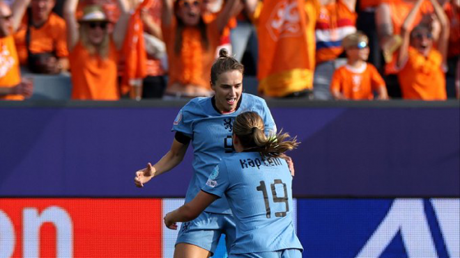 Miedema celebra su gol en la Eurocopa (Foto: UEFA).