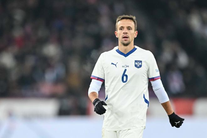 Nemanja Maksimovic, durante un partido con la Selección de Serbia (Foto: Cordon Press).