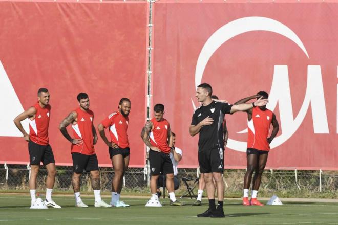 Primer entrenamiento de la pretemporada del Sevilla FC (Foto: Kiko Hurtado).