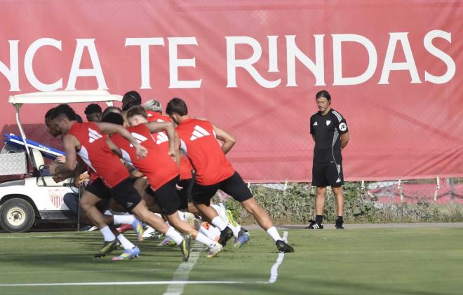 Matías Almeyda, en el primer entrenamiento de la pretemporada del Sevilla (Foto: Kiko Hurtado).
