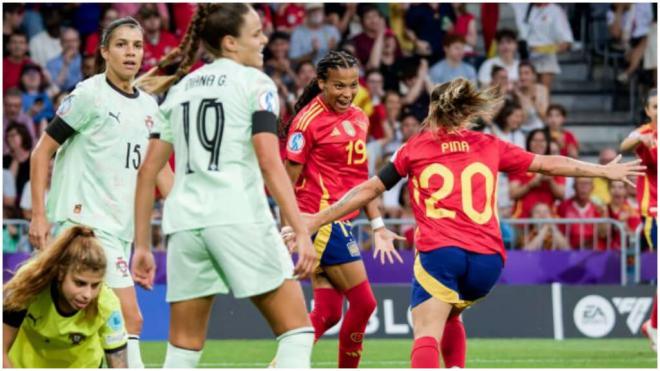 Vicky López y Claudia Pina celebran un gol en el España-Portugal de la Euro (Foto: Cordon Press).