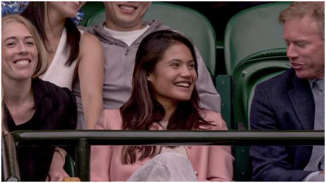 Emma Raducanu viendo jugar a Alcaraz en Wimbledon. (Foto: Redes Sociales)