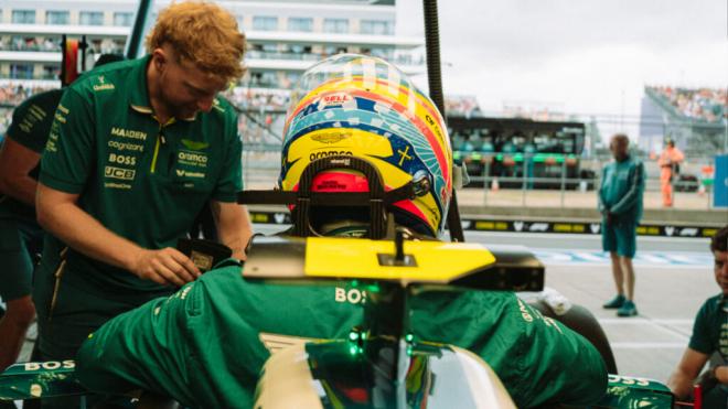Fernando Alonso en el GP de Silverstone (Foto: Aston Martin).
