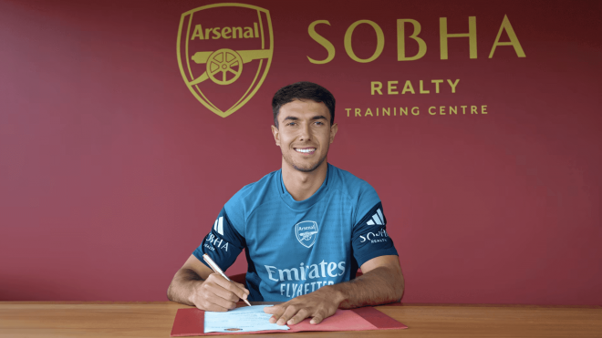 Martín Zubimendi firma como jugador del Arsenal (Foto: AFC).