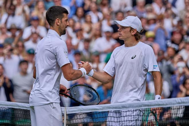 Novak Djokovic y Alex De Miñaur en Wimbledon (Foto: Cordon Press)