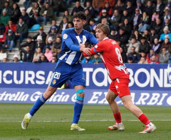 Álex Costa, jugando con la Ponferradina (Foto: SDP).