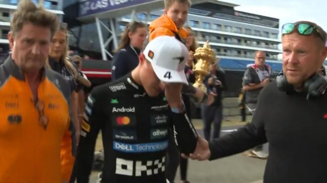 Lando Norris tras recibir un golpe (Redes sociales)