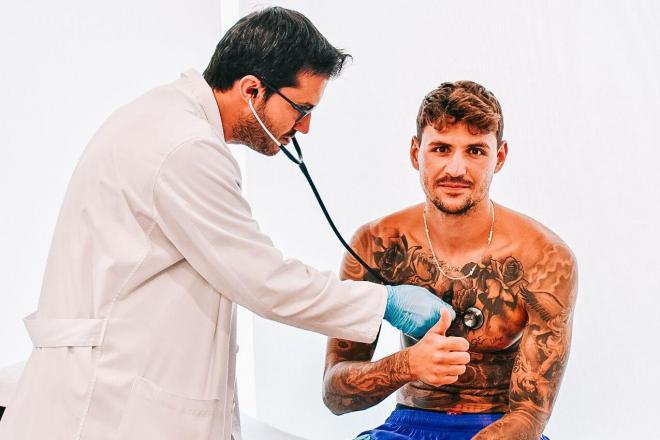 Stanko Juric siendo revisado durante los reconocimientos médicos (Foto: Sara Cabezas)