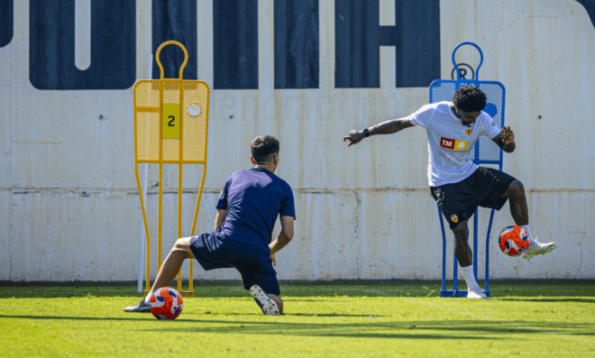 Thierry realizar su trabajo particular de pretemporada