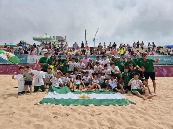 Andalucía celebra el campeonato de España de fútbol playa conseguido en Cádiz.