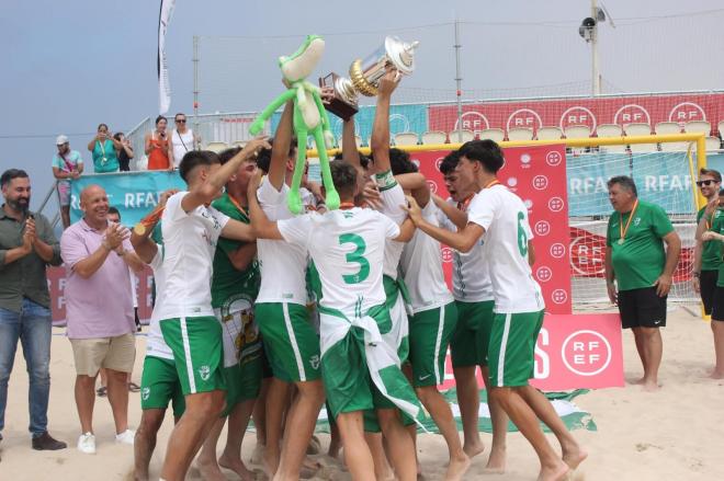 Andalucía celebra el campeonato de España de fútbol playa conseguido en Cádiz.