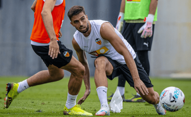 Alberto Marí, lesionado en el Valencia CF