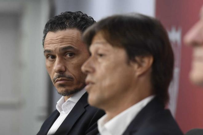 Del Nido Carrasco y Almeyda, en su presentación con el Sevilla (Foto: Kiko Hurtado).
