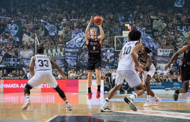 La manita de Harald Frey para el SURNE Bilbao Basket (Foto. ACB Photo).