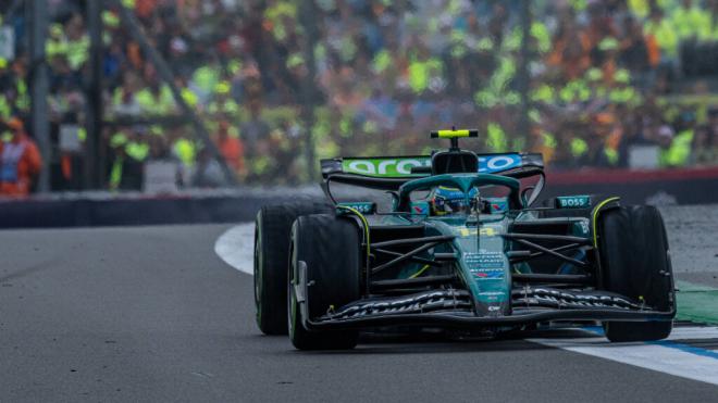 Fernando Alonso con Aston Martin (Cordon Press)