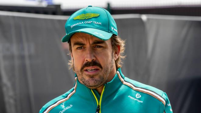 Fernando Alonso con Aston Martin (Cordon Press)