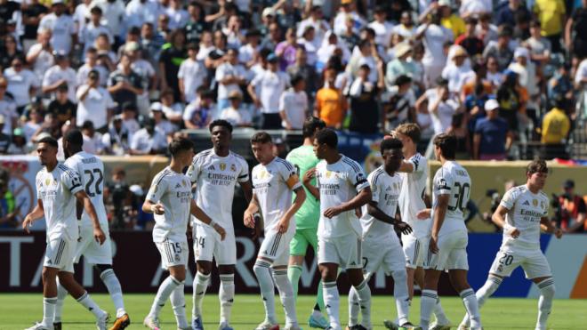Varios jugadores del Real Madrid, ante el Dormtund (Foto: Cordon Press)