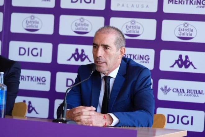 Guillermo Almada en su primera comparecencia como entrenador del Pucela (Foto: Real Valladolid).