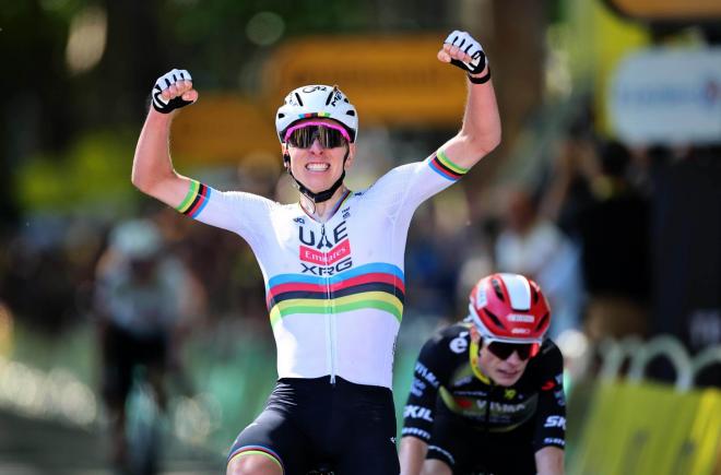 Tadej Pogacar celebra su triunfo en la etapa 4 del Tour (Foto: EFE).
