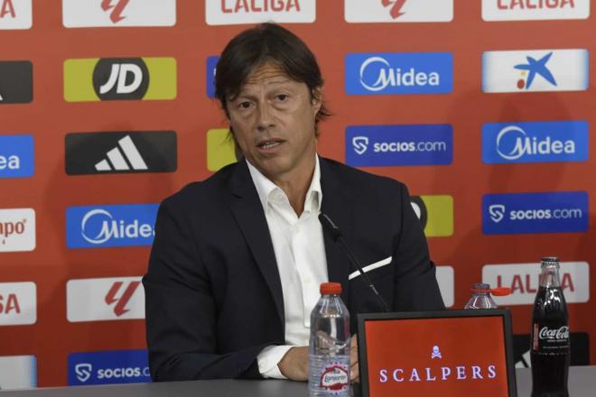 Matías Almeyda, en su presentación como sevillista. (Foto: Kiko Hurtado)