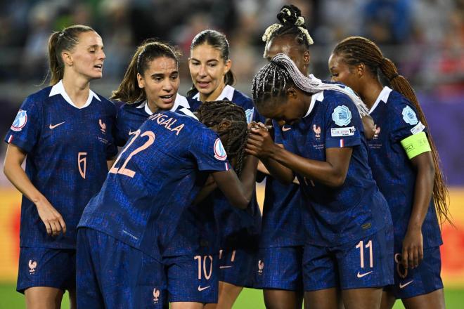 Kadidiatou Diani celebra un gol con Francia (FOTO EFE).
