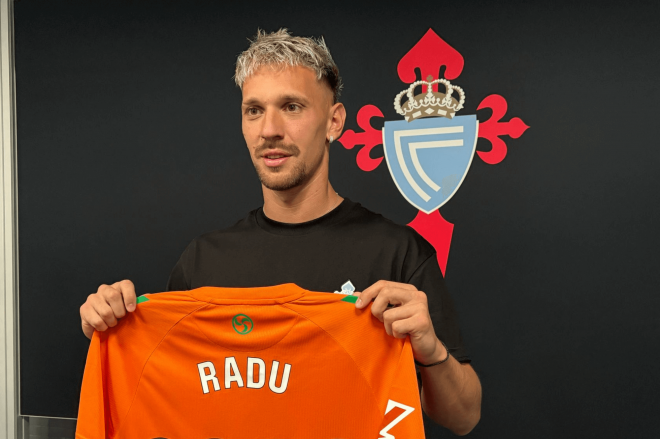Andrei Radu en su presentación con el Celta (Foto: ElDesmarque).