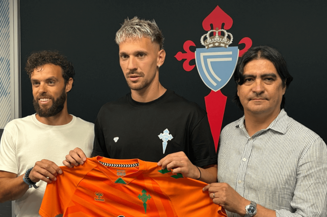 Andrei Radu en su presentación con el Celta (Foto: ElDesmarque).