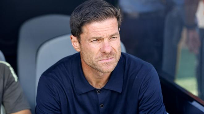 Xabi Alonso, ante el PSG (Foto: EFE)