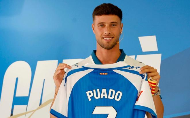 Javi Puado, en su acto de renovación con el Espanyol (Foto: RCDE).