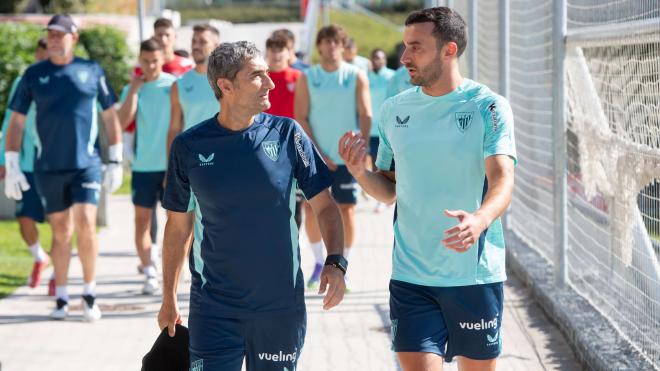 Ernesto Valverde y Lekue hablan en Lezama (Foto: Athletic Club).