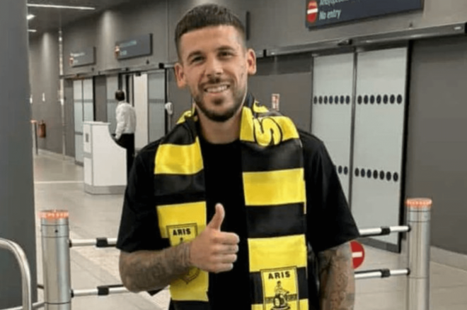 Carles Pérez a su llegada a Grecia (Foto: Nova Sports).