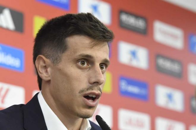 Alfon, en su presentación con el Sevilla (Foto: Kiko Hurtado).