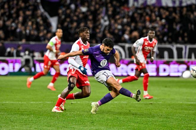 Gabriel Suazo en un encuentro con el Toulouse. (Foto: Cordon Press)