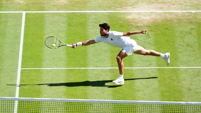 Carlos Alcaraz, en Wimbledon (Foto: Cordon Press).