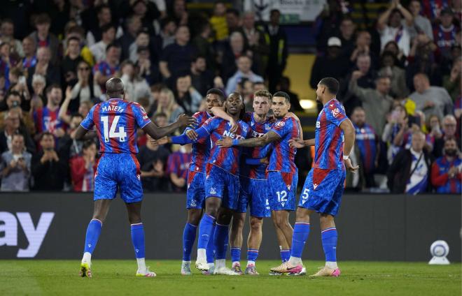 Los jugadores del Crystal Palace celebran un gol (Foto: Cordon Press).