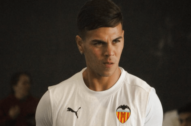 Enzo Barrenechea se entrena con ropa del Vallelncia en Argentina