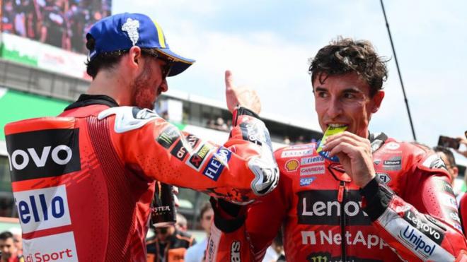 Pecco Bagnaia y Marc Márquez, en el Gran Premio de Assen (Foto: MotoGP).